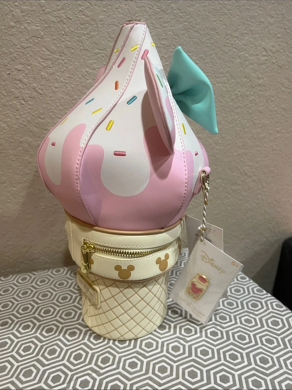 Disney print crossbody sprinkle
